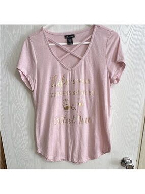 Delusional Women’s Pink V-Neck Short Sleeve Graphic Print Strap Tee Size M